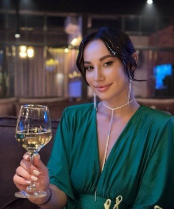 Горячая брюнетка с изысканными манерами приглашает в гости для развлечений по полной программе. Ты получишь все, о чем мечтал, и даже больше. Со мной ты узнаешь, что такое настоящее удовольствие! 14, 24 года